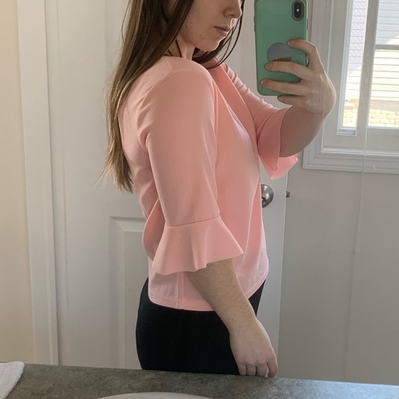 3 for $20 ⭐️ Pink Bell-sleeve top - Picture 4 of 6